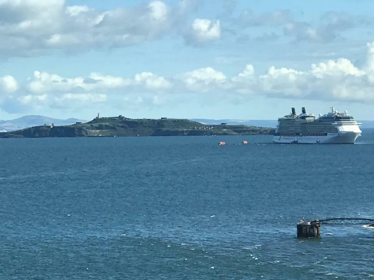 Edinburgh Western Harbour 0*,